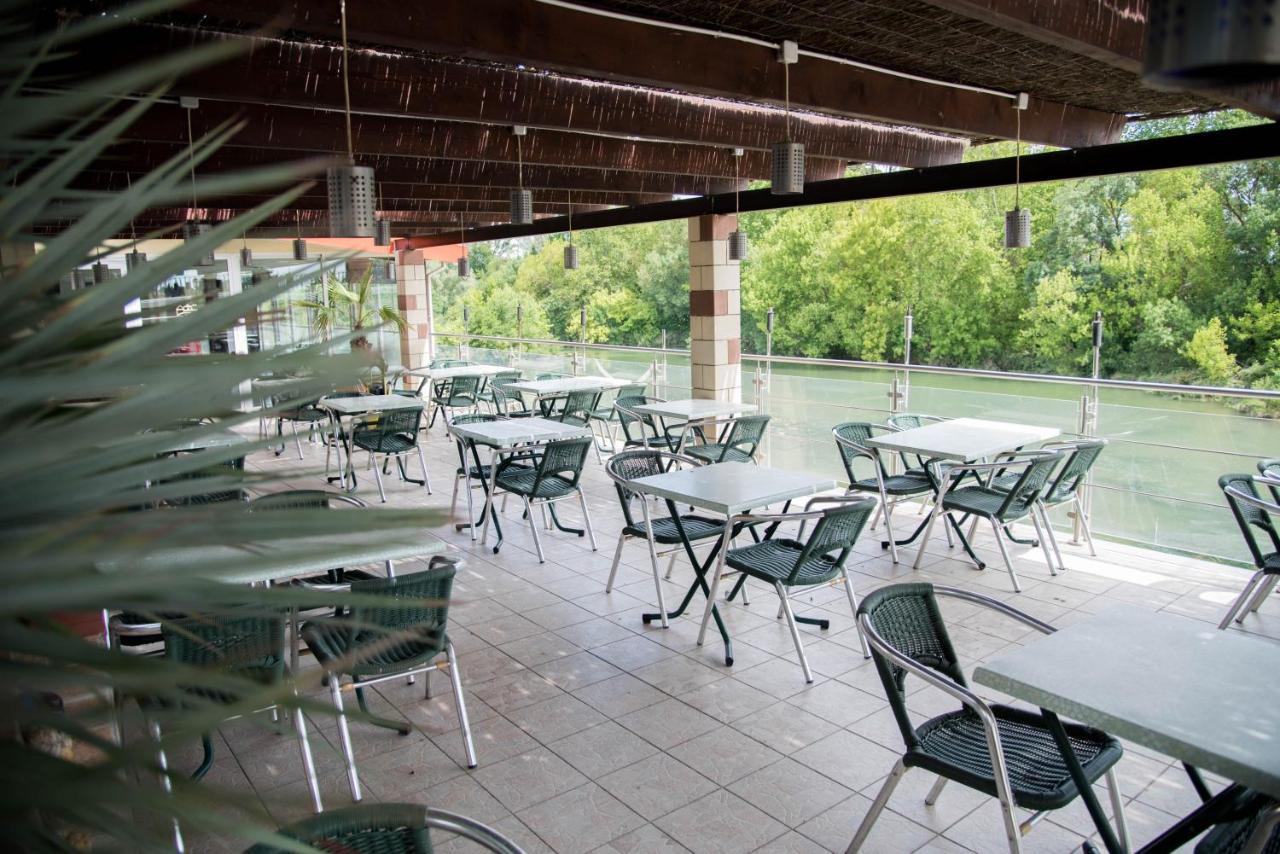 Hotel Restaurant Mon Auberge Lunel  Exterior foto