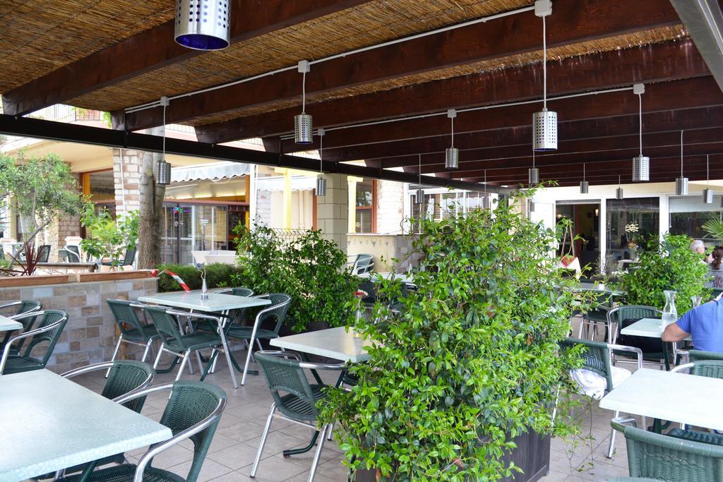 Hotel Restaurant Mon Auberge Lunel  Exterior foto