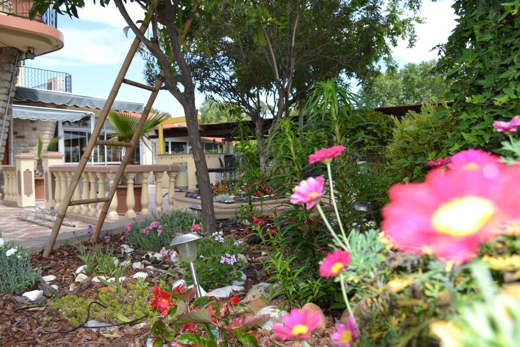 Hotel Restaurant Mon Auberge Lunel  Exterior foto